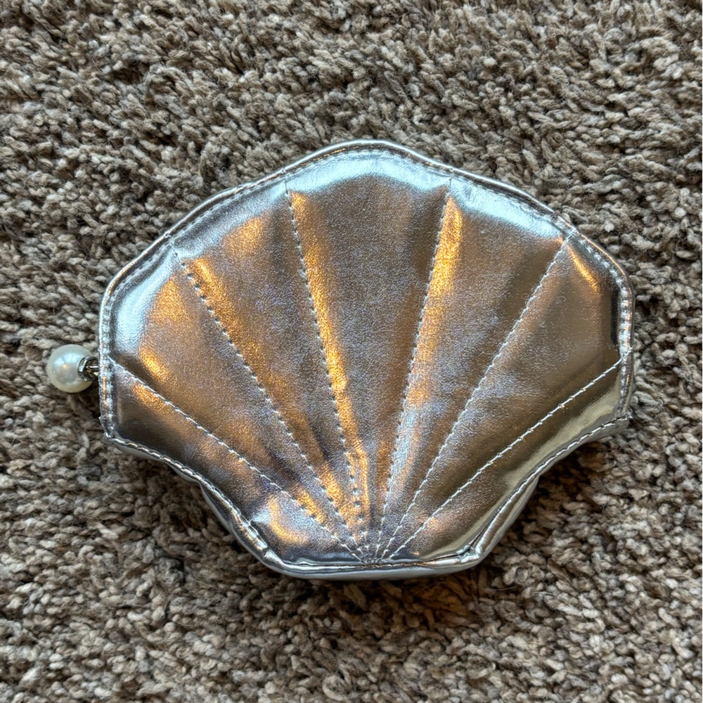 Glamnetic Mini Shell Shaped Pouch - image 1